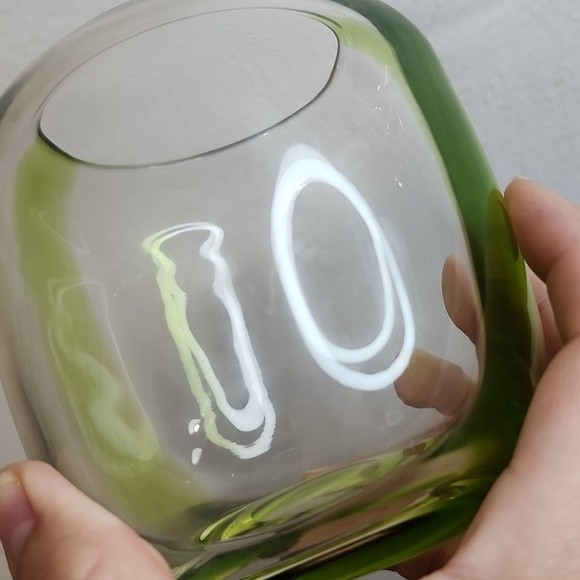 Clear vase hand blown heavy art glass with lime green clear stripe - Picture 5 of 10